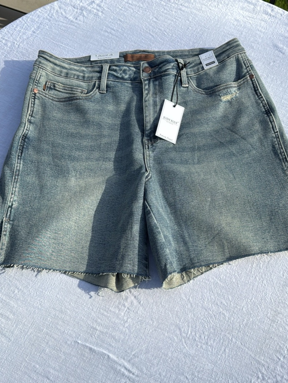 Judy Blue Mom/Nana Shorts!!  So cute!  Longer 7” inseam!  Size 2X. NWT